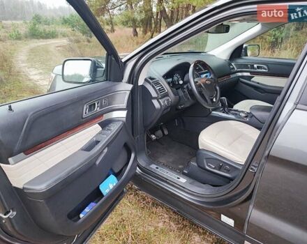 Серый Форд Эксплорер, объемом двигателя 3.5 л и пробегом 159 тыс. км за 22800 $, фото 10 на Automoto.ua