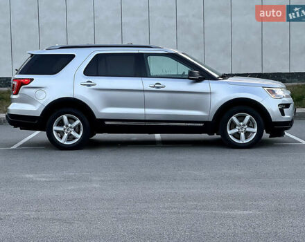Форд Эксплорер 2018 в Киеве на Automoto.ua Серый Форд Эксплорер, объемом двигателя 3.5 л и пробегом 160 тыс. км за 17800 $, фото 10 на Automoto.ua