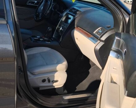 Серый Форд Эксплорер, объемом двигателя 3.5 л и пробегом 142 тыс. км за 17900 $, фото 5 на Automoto.ua