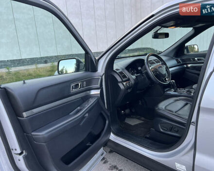 Форд Эксплорер 2018 в Киеве на Automoto.ua Серый Форд Эксплорер, объемом двигателя 3.5 л и пробегом 160 тыс. км за 17800 $, фото 29 на Automoto.ua