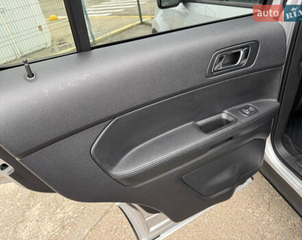 Серый Форд Эксплорер, объемом двигателя 3.73 л и пробегом 272 тыс. км за 17990 $, фото 23 на Automoto.ua