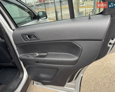 Серый Форд Эксплорер, объемом двигателя 3.73 л и пробегом 272 тыс. км за 17990 $, фото 25 на Automoto.ua