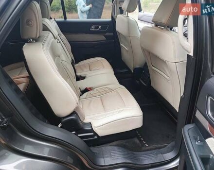 Серый Форд Эксплорер, объемом двигателя 3.5 л и пробегом 159 тыс. км за 22800 $, фото 18 на Automoto.ua