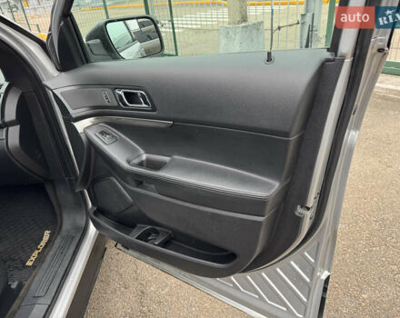 Серый Форд Эксплорер, объемом двигателя 3.73 л и пробегом 272 тыс. км за 17990 $, фото 27 на Automoto.ua