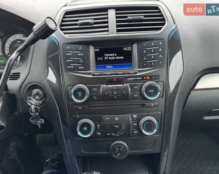 Серый Форд Эксплорер, объемом двигателя 3.73 л и пробегом 272 тыс. км за 17990 $, фото 20 на Automoto.ua