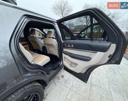 Серый Форд Эксплорер, объемом двигателя 3.5 л и пробегом 129 тыс. км за 20900 $, фото 16 на Automoto.ua