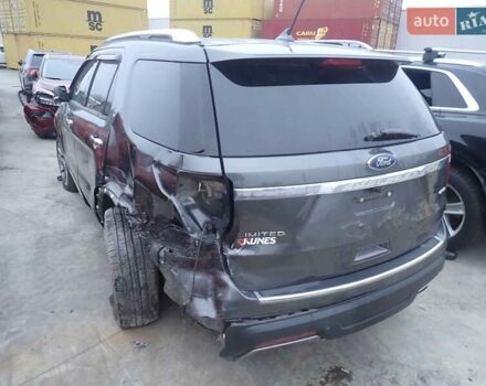 Серый Форд Эксплорер, объемом двигателя 3.5 л и пробегом 198 тыс. км за 14300 $, фото 6 на Automoto.ua