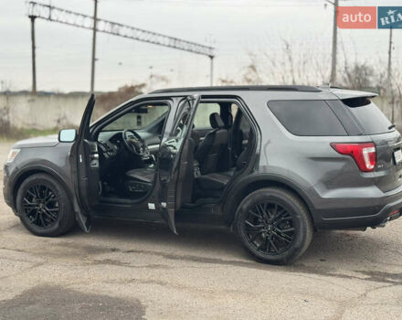 Сірий Форд Експлорер, об'ємом двигуна 3.5 л та пробігом 126 тис. км за 19999 $, фото 28 на Automoto.ua