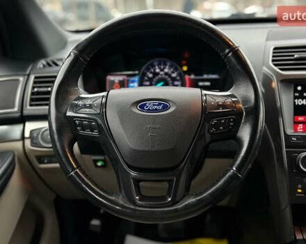 Серый Форд Эксплорер, объемом двигателя 3.5 л и пробегом 130 тыс. км за 19200 $, фото 9 на Automoto.ua