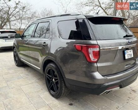 Серый Форд Эксплорер, объемом двигателя 3.5 л и пробегом 129 тыс. км за 20900 $, фото 6 на Automoto.ua