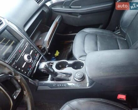 Серый Форд Эксплорер, объемом двигателя 3.5 л и пробегом 198 тыс. км за 14300 $, фото 11 на Automoto.ua