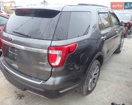Серый Форд Эксплорер, объемом двигателя 3.5 л и пробегом 198 тыс. км за 14300 $, фото 9 на Automoto.ua