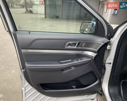 Серый Форд Эксплорер, объемом двигателя 2.26 л и пробегом 78 тыс. км за 21200 $, фото 8 на Automoto.ua