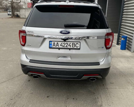 Серый Форд Эксплорер, объемом двигателя 2.26 л и пробегом 78 тыс. км за 21200 $, фото 4 на Automoto.ua
