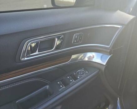 Серый Форд Эксплорер, объемом двигателя 3.5 л и пробегом 99 тыс. км за 24600 $, фото 28 на Automoto.ua