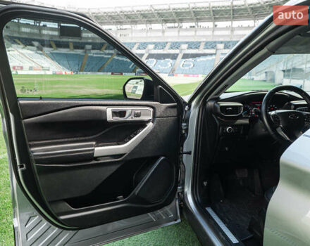 Серый Форд Эксплорер, объемом двигателя 3.3 л и пробегом 97 тыс. км за 33300 $, фото 30 на Automoto.ua