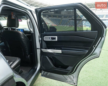 Серый Форд Эксплорер, объемом двигателя 3.3 л и пробегом 97 тыс. км за 33300 $, фото 25 на Automoto.ua