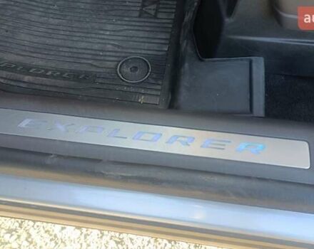 Сірий Форд Експлорер, об'ємом двигуна 3 л та пробігом 65 тис. км за 34000 $, фото 18 на Automoto.ua