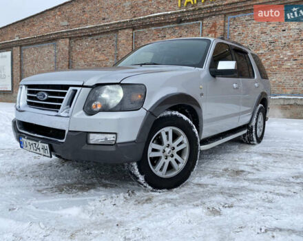 Серый Форд Эксплорер, объемом двигателя 4.61 л и пробегом 300 тыс. км за 7500 $, фото 1 на Automoto.ua