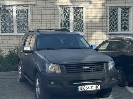Форд Эксплорер 2009 в Нетешине на Automoto.ua Серый Форд Эксплорер, объемом двигателя 4.6 л и пробегом 408 тыс. км за 9999 $, фото 1 на Automoto.ua