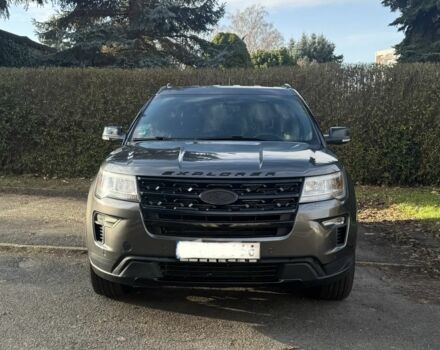 Серый Форд Эксплорер, объемом двигателя 0 л и пробегом 174 тыс. км за 20307 $, фото 1 на Automoto.ua