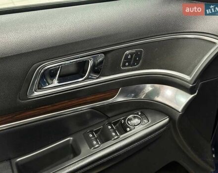 Синій Форд Експлорер, об'ємом двигуна 3.5 л та пробігом 232 тис. км за 15490 $, фото 19 на Automoto.ua