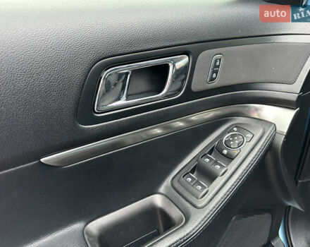 Синий Форд Эксплорер, объемом двигателя 3.73 л и пробегом 182 тыс. км за 12900 $, фото 6 на Automoto.ua