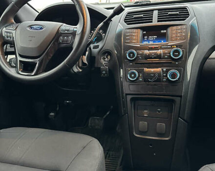 Синий Форд Эксплорер, объемом двигателя 3.73 л и пробегом 182 тыс. км за 13800 $, фото 10 на Automoto.ua