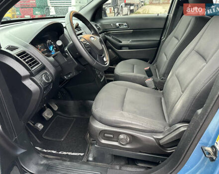 Синий Форд Эксплорер, объемом двигателя 3.73 л и пробегом 182 тыс. км за 12900 $, фото 7 на Automoto.ua