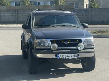 Синій Форд Експлорер, об'ємом двигуна 4 л та пробігом 330 тис. км за 4496 $, фото 1 на Automoto.ua