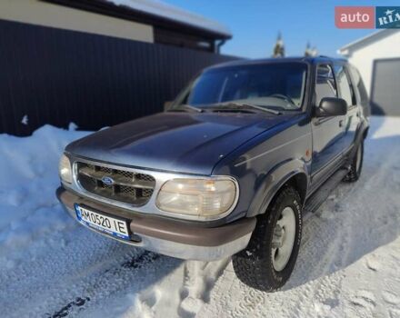 Синий Форд Эксплорер, объемом двигателя 4 л и пробегом 250 тыс. км за 3600 $, фото 1 на Automoto.ua
