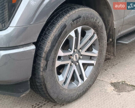 Серый Форд Ф-150, объемом двигателя 2.7 л и пробегом 185 тыс. км за 30940 $, фото 5 на Automoto.ua