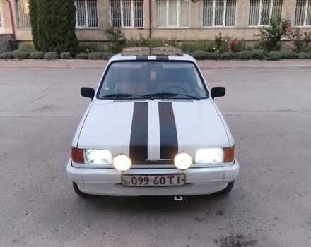 Белый Форд Фиеста, объемом двигателя 1.4 л и пробегом 53 тыс. км за 1200 $, фото 4 на Automoto.ua