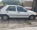 Белый Форд Фиеста, объемом двигателя 1 л и пробегом 200 тыс. км за 1300 $, фото 1 на Automoto.ua