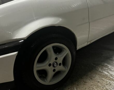 Білий Форд Фієста, об'ємом двигуна 1.1 л та пробігом 400 тис. км за 900 $, фото 6 на Automoto.ua