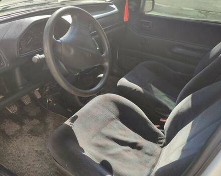 Белый Форд Фиеста, объемом двигателя 1.3 л и пробегом 306 тыс. км за 1400 $, фото 4 на Automoto.ua