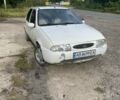 Белый Форд Фиеста, объемом двигателя 1.2 л и пробегом 250 тыс. км за 750 $, фото 1 на Automoto.ua