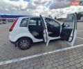 Белый Форд Фиеста, объемом двигателя 1.3 л и пробегом 216 тыс. км за 3300 $, фото 7 на Automoto.ua