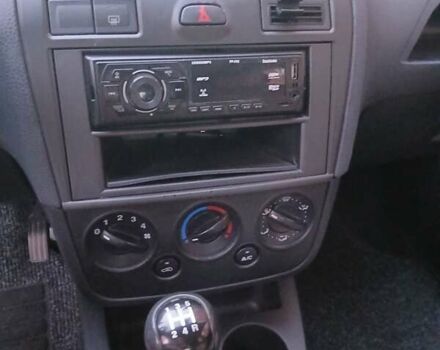 Белый Форд Фиеста, объемом двигателя 1.3 л и пробегом 214 тыс. км за 3700 $, фото 9 на Automoto.ua