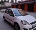 Белый Форд Фиеста, объемом двигателя 1.3 л и пробегом 214 тыс. км за 3700 $, фото 1 на Automoto.ua