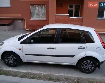 Белый Форд Фиеста, объемом двигателя 1.3 л и пробегом 214 тыс. км за 3700 $, фото 8 на Automoto.ua