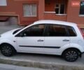Белый Форд Фиеста, объемом двигателя 1.3 л и пробегом 214 тыс. км за 3700 $, фото 8 на Automoto.ua