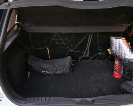 Белый Форд Фиеста, объемом двигателя 1.3 л и пробегом 214 тыс. км за 3700 $, фото 6 на Automoto.ua