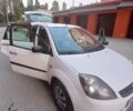 Белый Форд Фиеста, объемом двигателя 1.3 л и пробегом 214 тыс. км за 3700 $, фото 1 на Automoto.ua