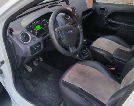 Белый Форд Фиеста, объемом двигателя 1.3 л и пробегом 214 тыс. км за 3700 $, фото 5 на Automoto.ua