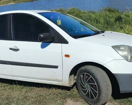 Белый Форд Фиеста, объемом двигателя 1.3 л и пробегом 246 тыс. км за 3700 $, фото 1 на Automoto.ua