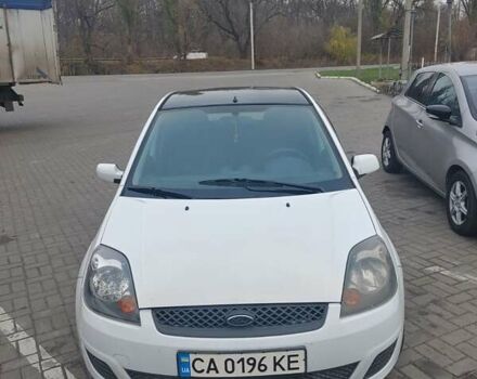Белый Форд Фиеста, объемом двигателя 1.24 л и пробегом 185 тыс. км за 2950 $, фото 1 на Automoto.ua