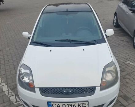 Белый Форд Фиеста, объемом двигателя 1.24 л и пробегом 185 тыс. км за 2950 $, фото 2 на Automoto.ua