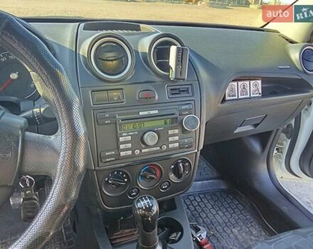 Белый Форд Фиеста, объемом двигателя 1.25 л и пробегом 260 тыс. км за 3300 $, фото 17 на Automoto.ua