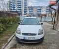 Белый Форд Фиеста, объемом двигателя 1.4 л и пробегом 275 тыс. км за 3500 $, фото 1 на Automoto.ua